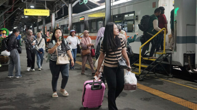 KAI Daop 4 Semarang Siapkan KA Tambahan dan Ribuan Tempat Duduk Selama Libur Panjang.