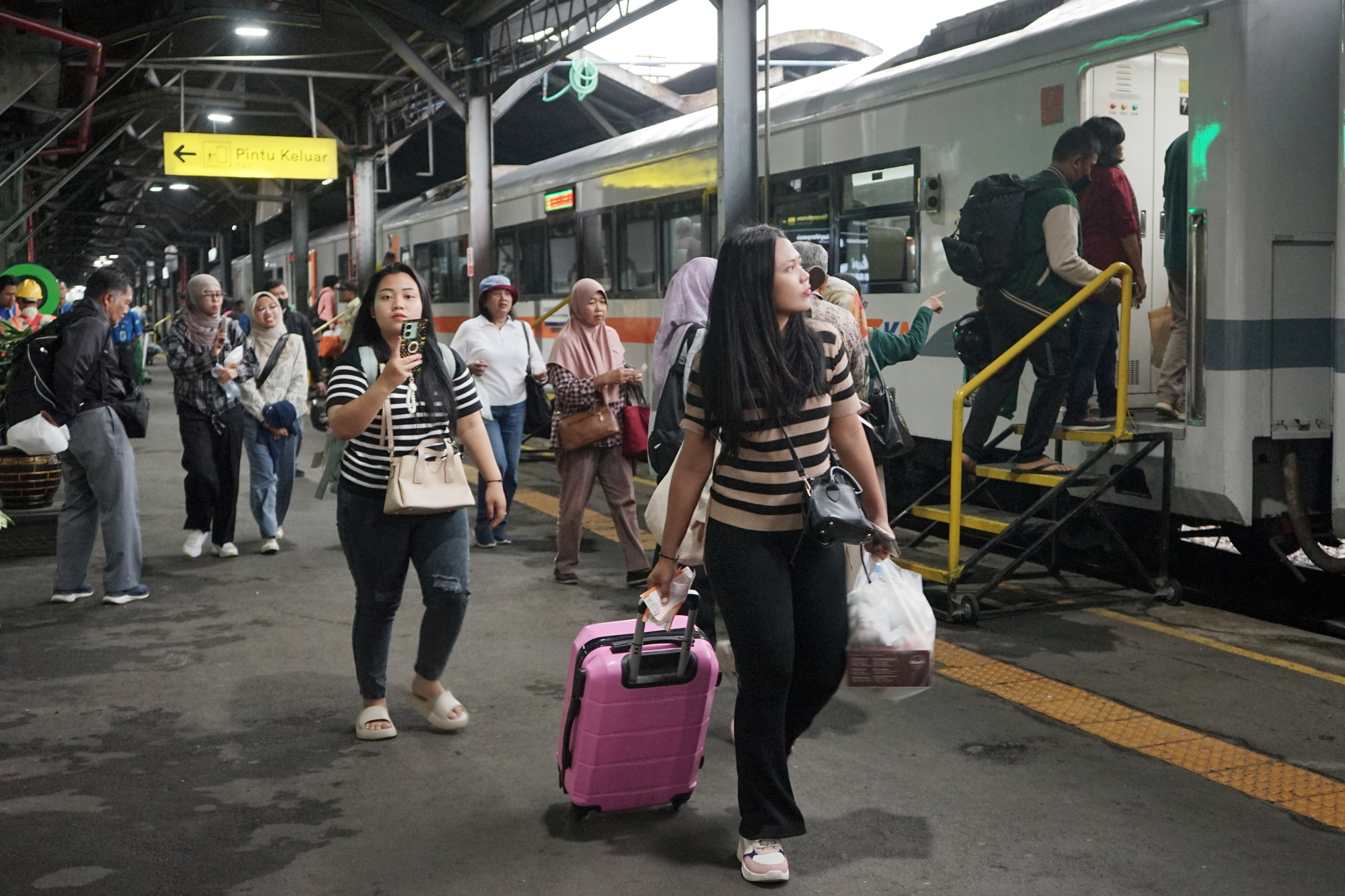 KAI Daop 4 Semarang Siapkan KA Tambahan dan Ribuan Tempat Duduk Selama Libur Panjang.