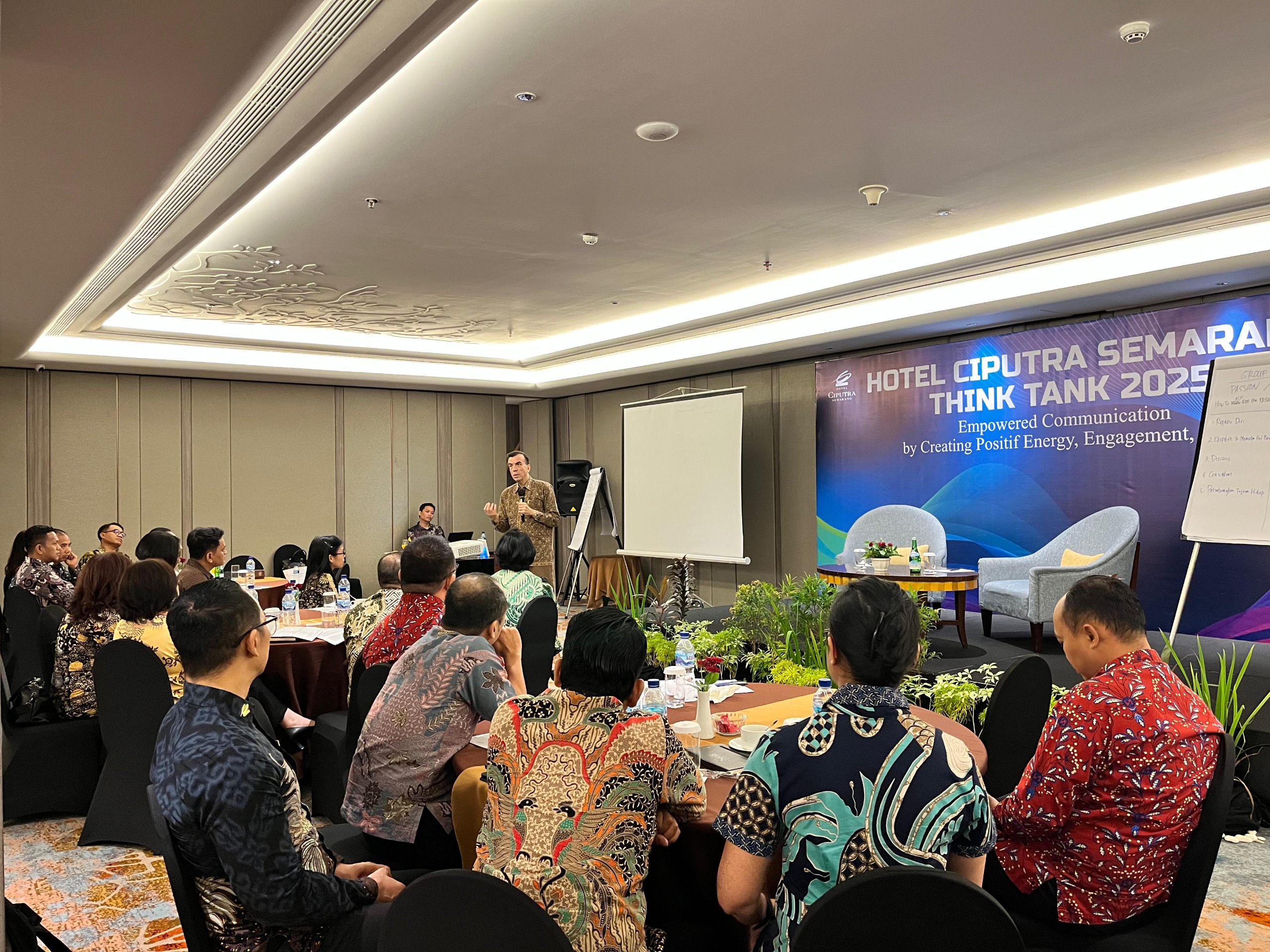 Kegiatan Think Tank 2025 dengan mengusung tema “Empowered Communication by Creating Positive Energy, Engagement, Result”. (dok Hotel Ciputra Semarang)