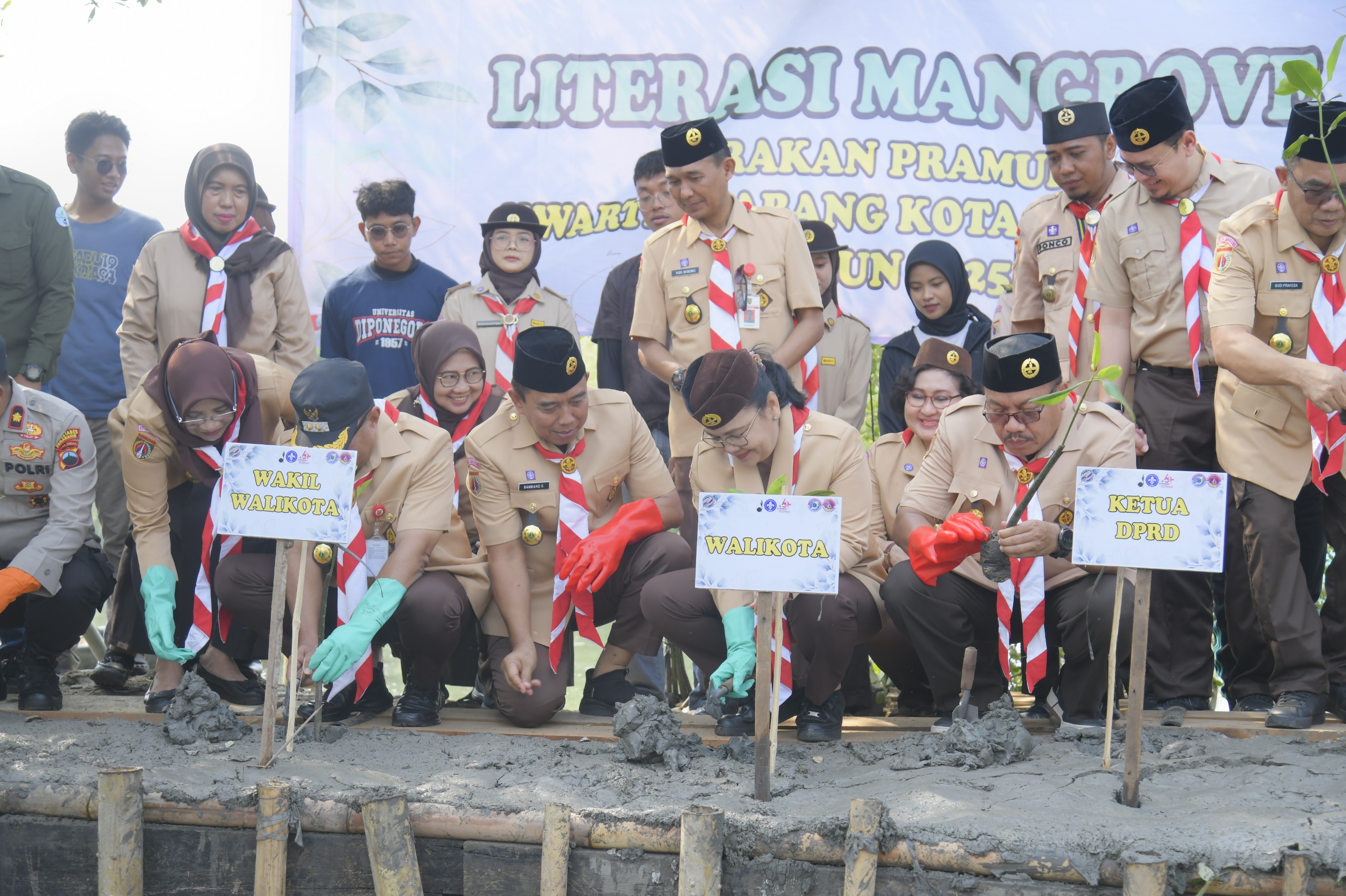 Agustina, Wali kota Semarang Targetkan Tanam 10.000 Mangrove di Tepi Pantai Semarang