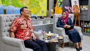 Ketua Pengadilan Tinggi Agama Jateng, Rokhanah, dan jajaran, saat beraudiensi dengan Gubernur Jawa Tengah, Ahmad Luthfi di ruang kerja Gubernur