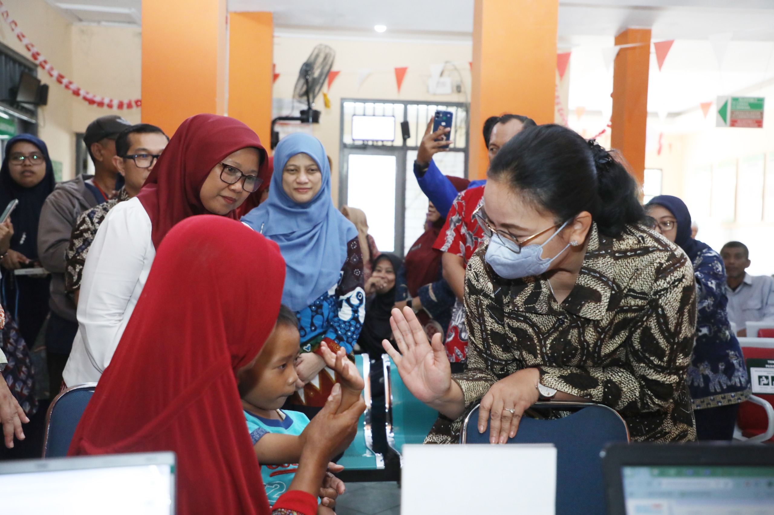 Wali Kota Semarang Agustina Wilujeng meninjay Puskesmas Bangetayu