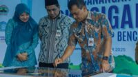 Gubernur Jateng Ahmad Luthfi bersama Wagub Jateng Taj Yasin dan Ketua PKK Jateng Nawal Arafah saat meresmikan PKK Sigab di Sayung Demak. (dok Pemprov Jateng)