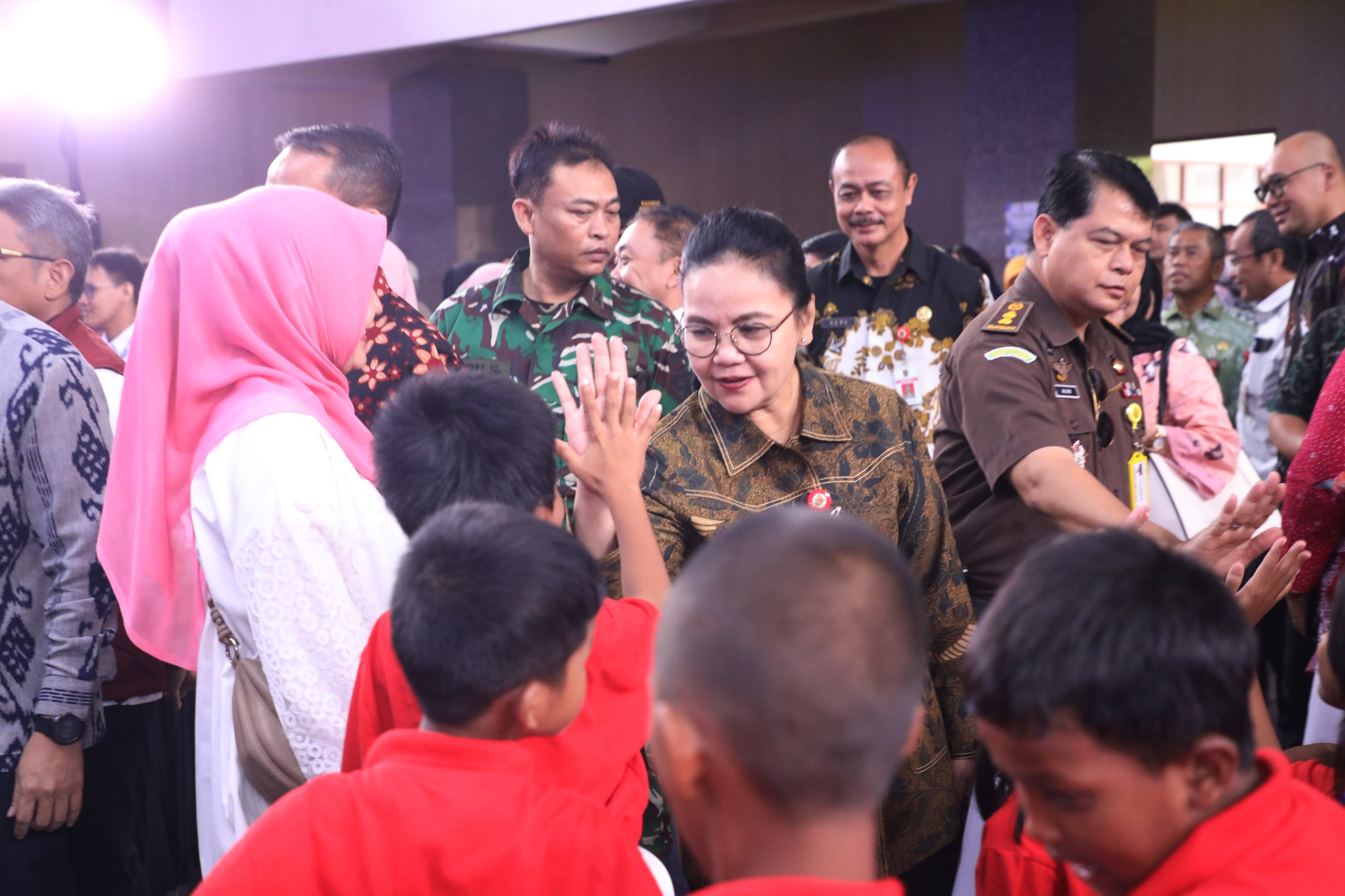 Wali Kota Semarang, Agustina Wilujeng menyambut gembira atas pembukaan Sekolah Rakyat Terintegrasi (SRT) 45 di Kota Semarang, Selasa (30/9/2025). (dok Pemkot Semarang)