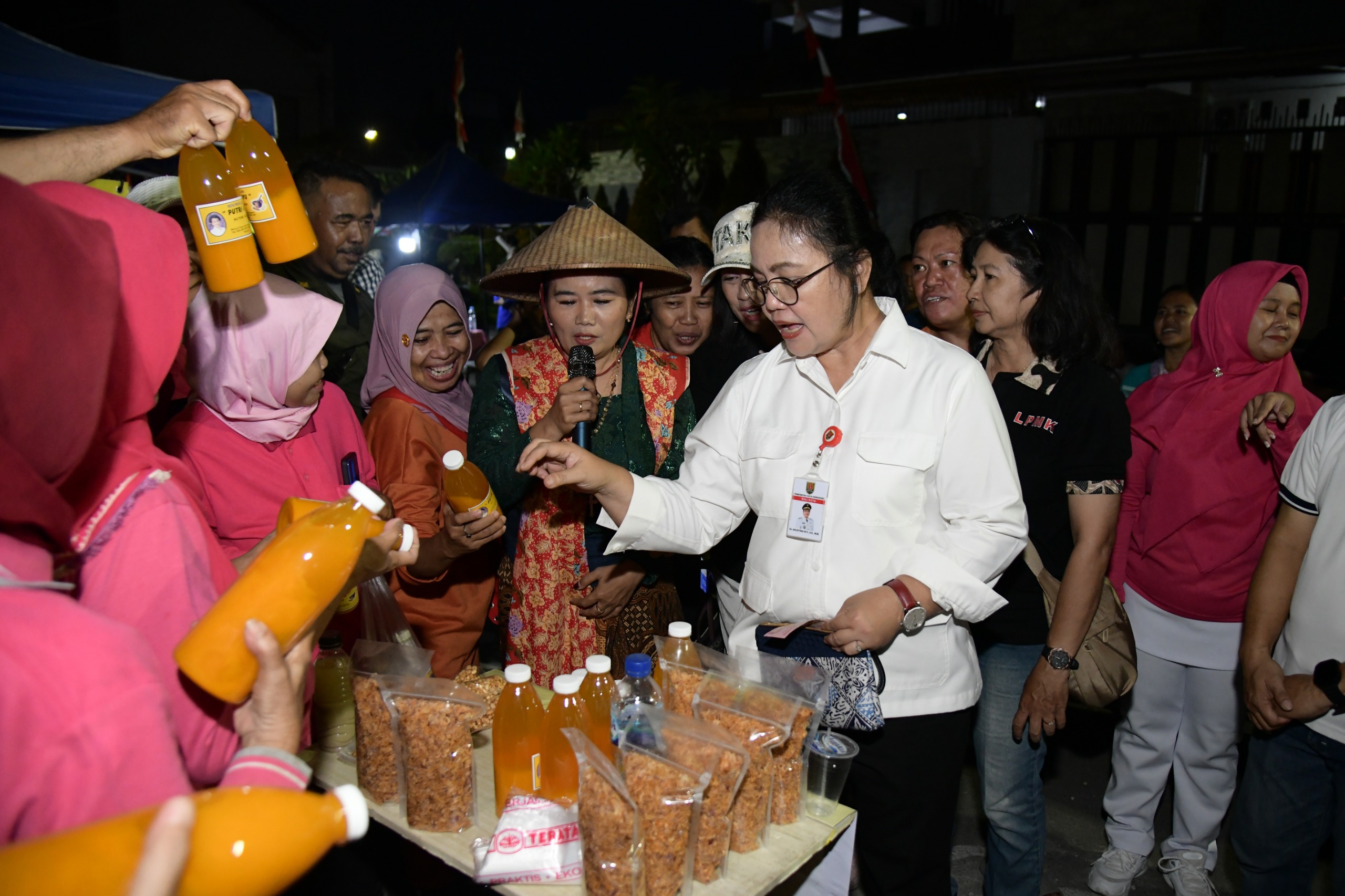 Bangkitkan Geliat Ekonomi Rakyat, Wali kota Semarang, Agustina Wilujeng Gelar Pasar Tiban