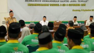 Wakil Gubernur Jawa Tengah Taj Yasin saat menghadiri pelatihan sinematografi untuk santri yang digelar Badan Amil Zakat Nasional (Baznas) Jawa Tengah. (dok Pemprov Jateng)