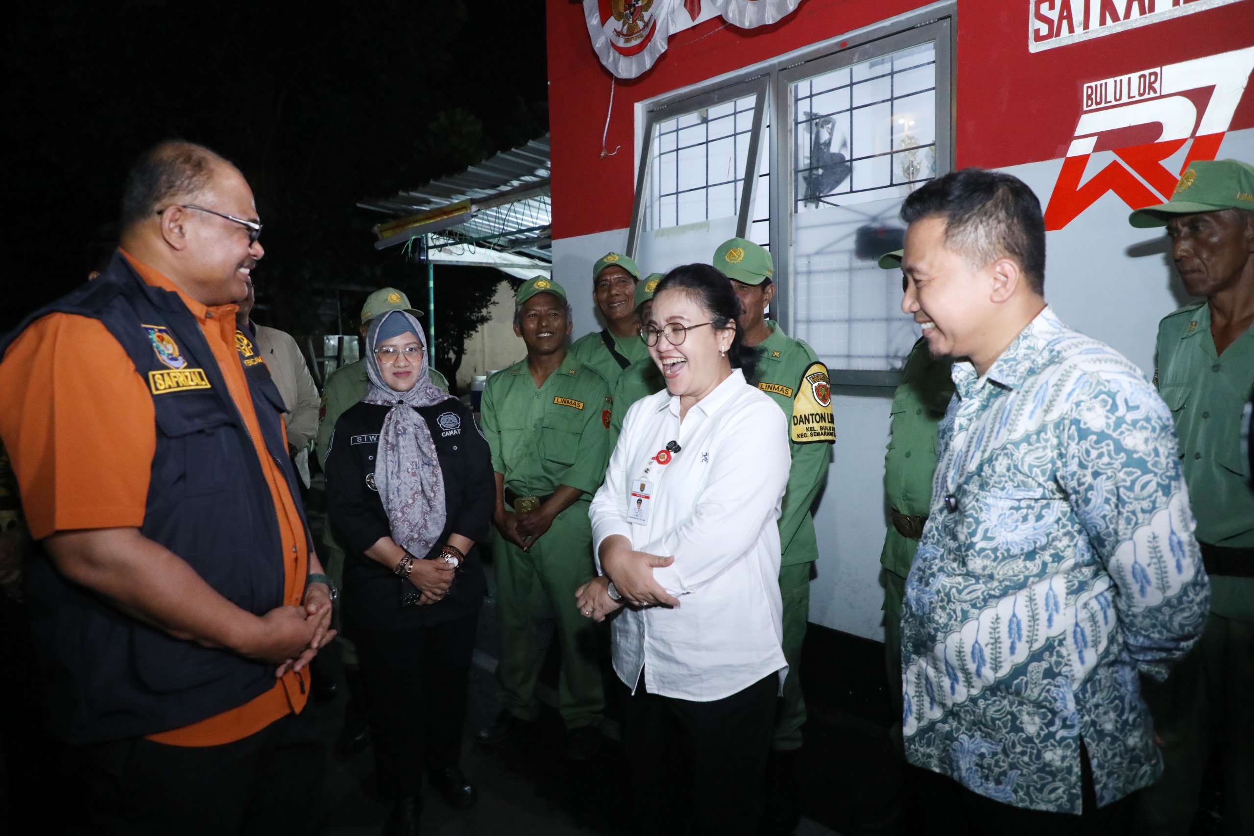 Wali Kota Semarang, Agustina Wilujeng Pramestuti saat pemantauan Siskamling di Poskamling RW 07 Kelurahan Bulu Lor, Kec. Semarang Utara. (dok Pemkot Semarang)