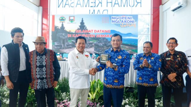 Gubernur Jawa Tengah, Ahmad Luthfi mengusulkan kepada pemerintah pusat agar mengintegrasikan aplikasi pelayanan publik secara nasional. (dok Pemprov Jateng)