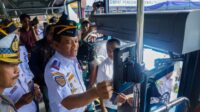 Gubernur Jawa Tengah Ahmad Luthfi saat meluncurkan modernisasi pembayaran tiket moda transportasi bus Trans Jateng. (dok Pemprov Jateng)