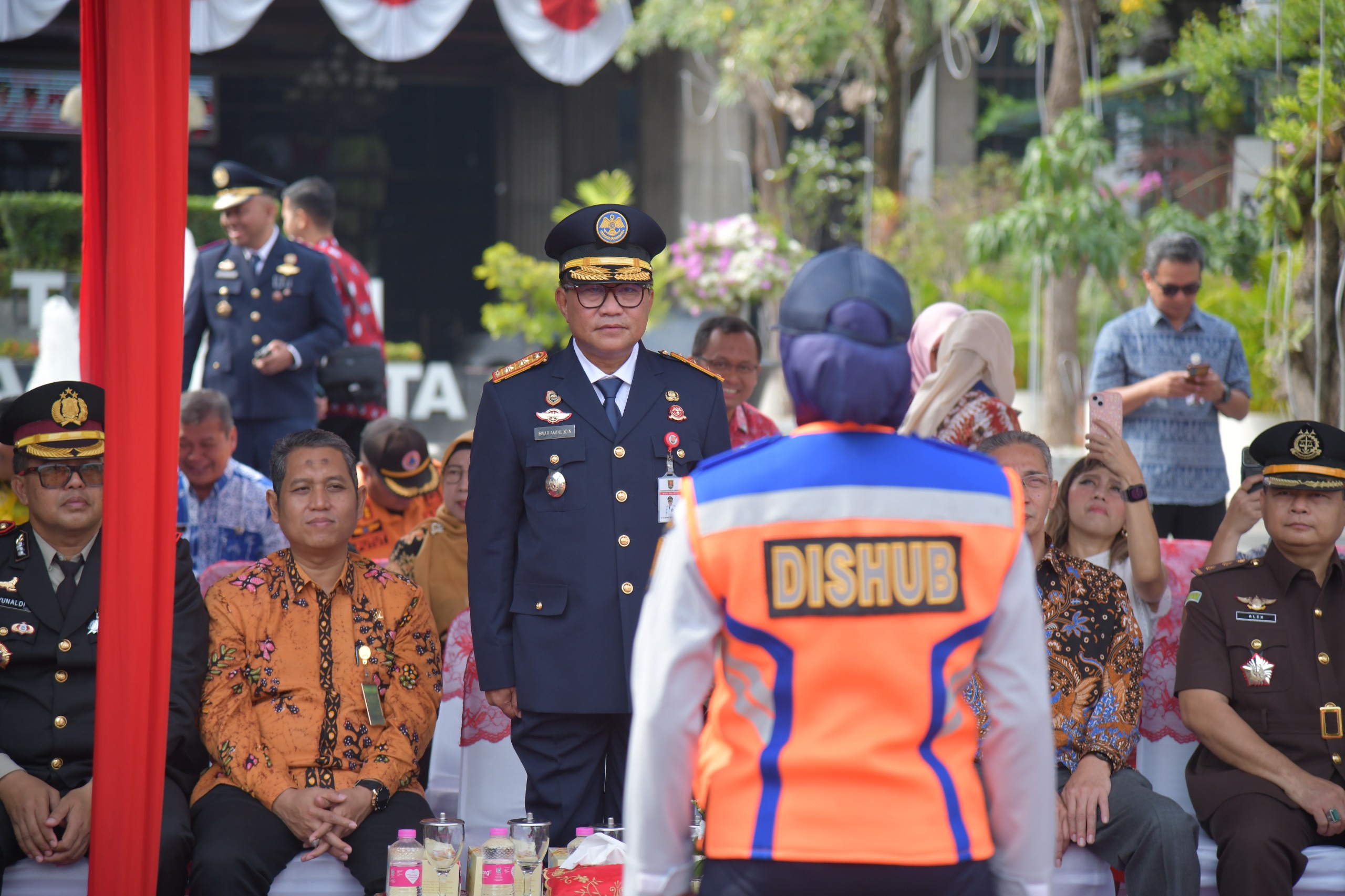 Wakil Wali Kota Semarang Iswar Aminuddin memimpin Upacara Peringatan Hari Perhubungan Nasional (Harhubnas) 2025 di halaman Balai Kota Semarang. (dok Pemkot Semarang) Wakil Wali Kota Semarang Iswar Aminuddin memimpin Upacara Peringatan Hari Perhubungan Nasional (Harhubnas) 2025 di halaman Balai Kota Semarang. (dok Pemkot Semarang)