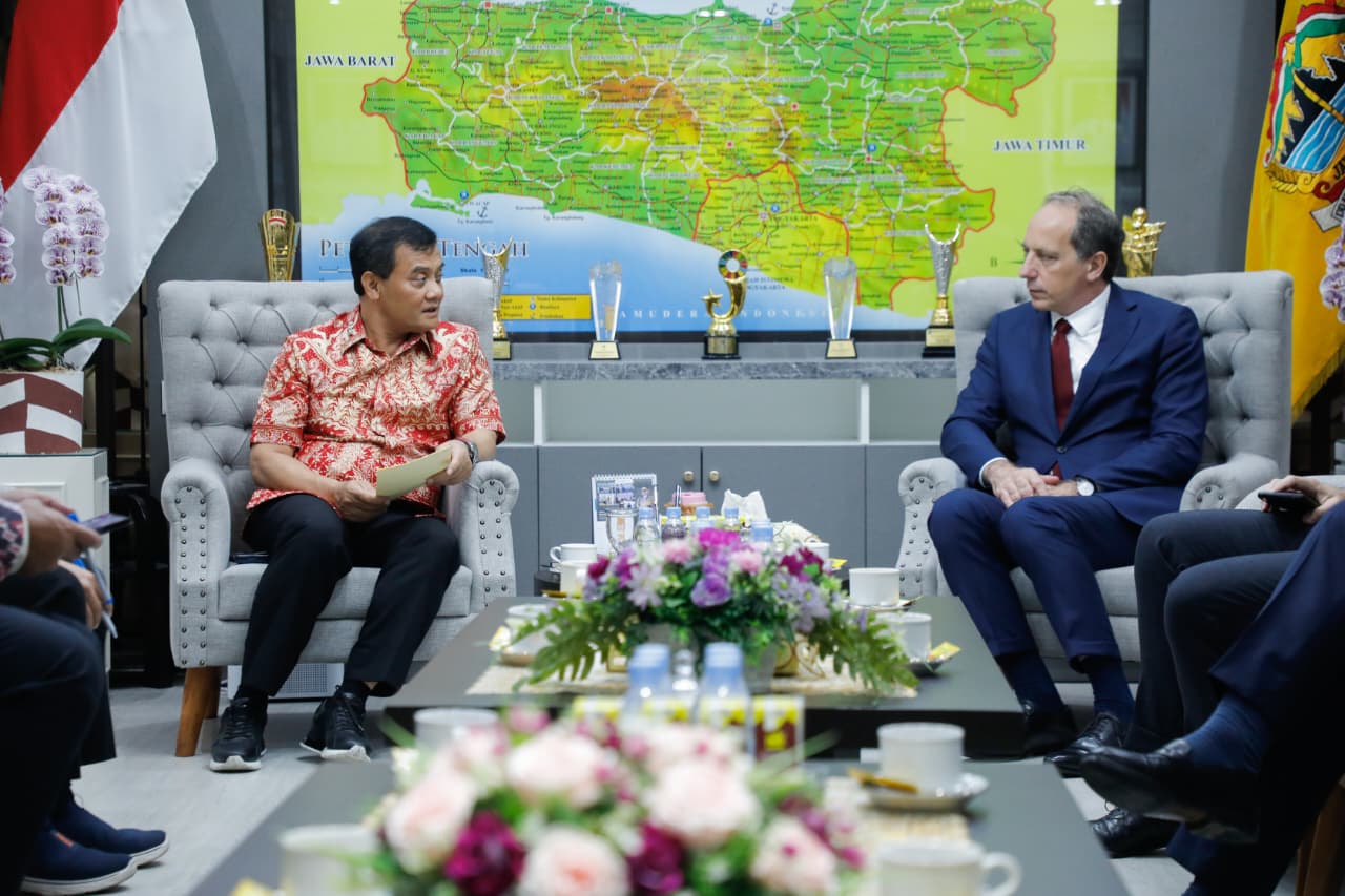 Duta Besar Prancis untuk Indonesia, Fabien Penone melakukan pertemuan dengan Gubernur Jawa Tengah, Ahmad Luthfi di Kota Semarang pada Kamis, 25/9/2025. (dok Pemprov Jateng)