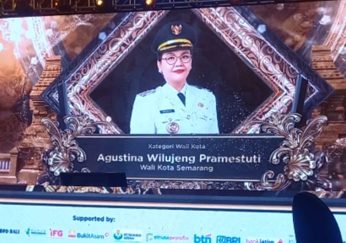 Wali Kota Semarang, Agustina Wilujeng Raih Penghargaan Pemimpin Perempuan Terpopuler. (dok Istimewa)