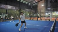 Belasan seleb dan sosialiata dari Jakarta yang tergabung dalam Komunitas Padel Uhuy, menyempatkan diri bermain di Kota Semarang. (dok Istimewa)