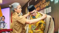 Sekretaris Daerah Provinsi Jawa Tengah, Sumarno memberangkatkan kafilah Jateng untuk berkompetisi pada Musabaqah Qiraatil Kutub (MQK) Nasional ke-8. (dok Pemprov Jateng)