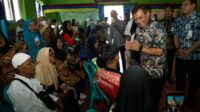 Gubernur Jawa Tengah Ahmad Luthfi meninjau langsung pelaksanaan program layanan Dokter Spesilis Keliling (Speling) di Kecamatan Salem, Kabupaten Brebes, pada Kamis (2/10/2025). (dok Pemprov Jateng)