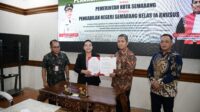 Wali Kota Semarang, Agustina Wilujeng menandatangani Nota Kesepakatan dengan Pengadilan Negeri Semarang Kelas IA pada Kamis (2/10) di Ruang Rapat Wali kota, Balaikota Semarang. (dok Pemkot Semarang)
