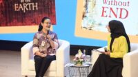 Wali Kota Semarang, Agustina Wilujeng, saat didapuk menjadi pemateri dalam Seminar Kepemimpinan dan Literasi 2025. (dok Pemkot Semarang)