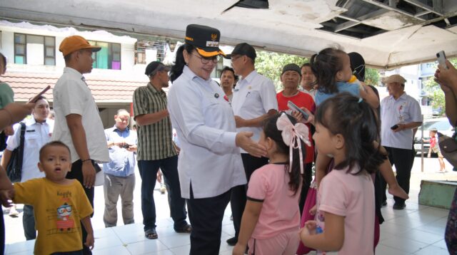 Wali Kota Semarang, Agustina Wilujeng, melakukan kunjungan ke Rusunawa Karangroto di RW 12, Genuk pada Rabu (8/10/2025). (dok Pemkot Semarang)
