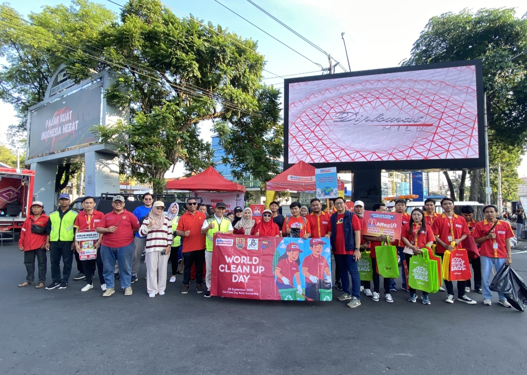 DLH Semarang suarakan World Cleanup Day (WCD) di Simpang Lima Semarang. (dok Istimewa)