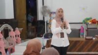 Kepala Dinas Lingkungan Hidup (DLH) Kota Semarang, Arwita Mawarti saat menghadiri FGD Pilah Sampah di Kelurahan Sekayu, Kecamatan Semarang Tengah. (dok Istimewa)