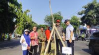 Kolaborasi DLH, DPU, Disperkim dan Kecamatan Ngaliyan tanam 75 pohon Tabebuya di Jalan Prof. Hamka. (dok Istimewa)