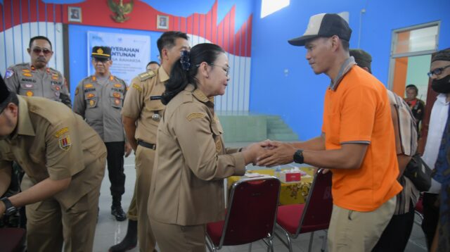 Keluarga Korban Meninggal Kecelakaan Bus di Tol Pemalang Terima Santunan Rp50 Juta