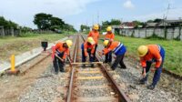 Tingkatkan Kenyamanan dan Keselamatan Perjalanan Kereta Api, KAI Daop 4 Semarang Perbaiki Geometri Rel di 86 Titik Perlintasan