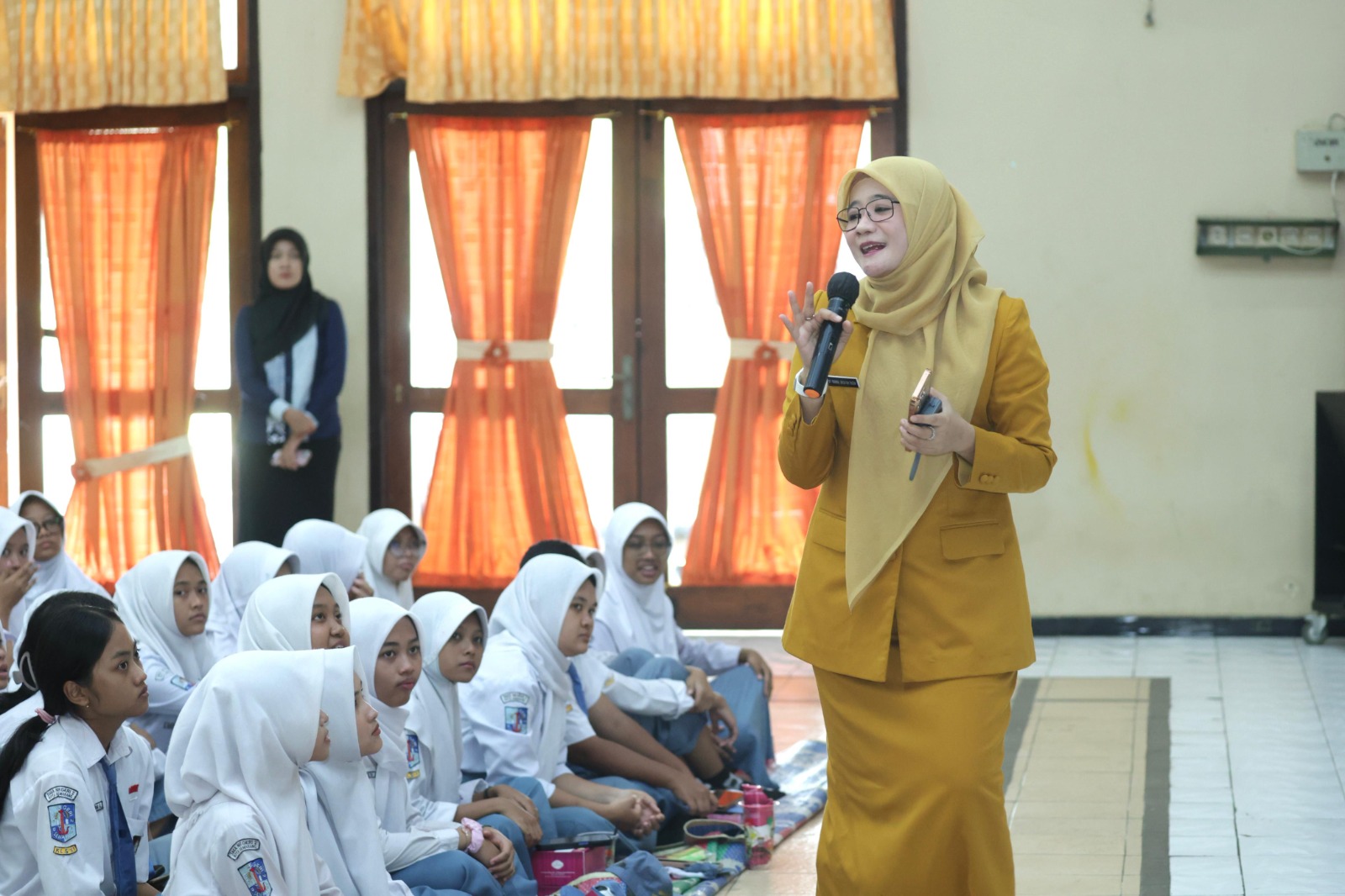 Nawal Yasin Ajak Siswa Jadi Pejuang HAM, Perangi Bullying dan Kekerasan di Sekolah