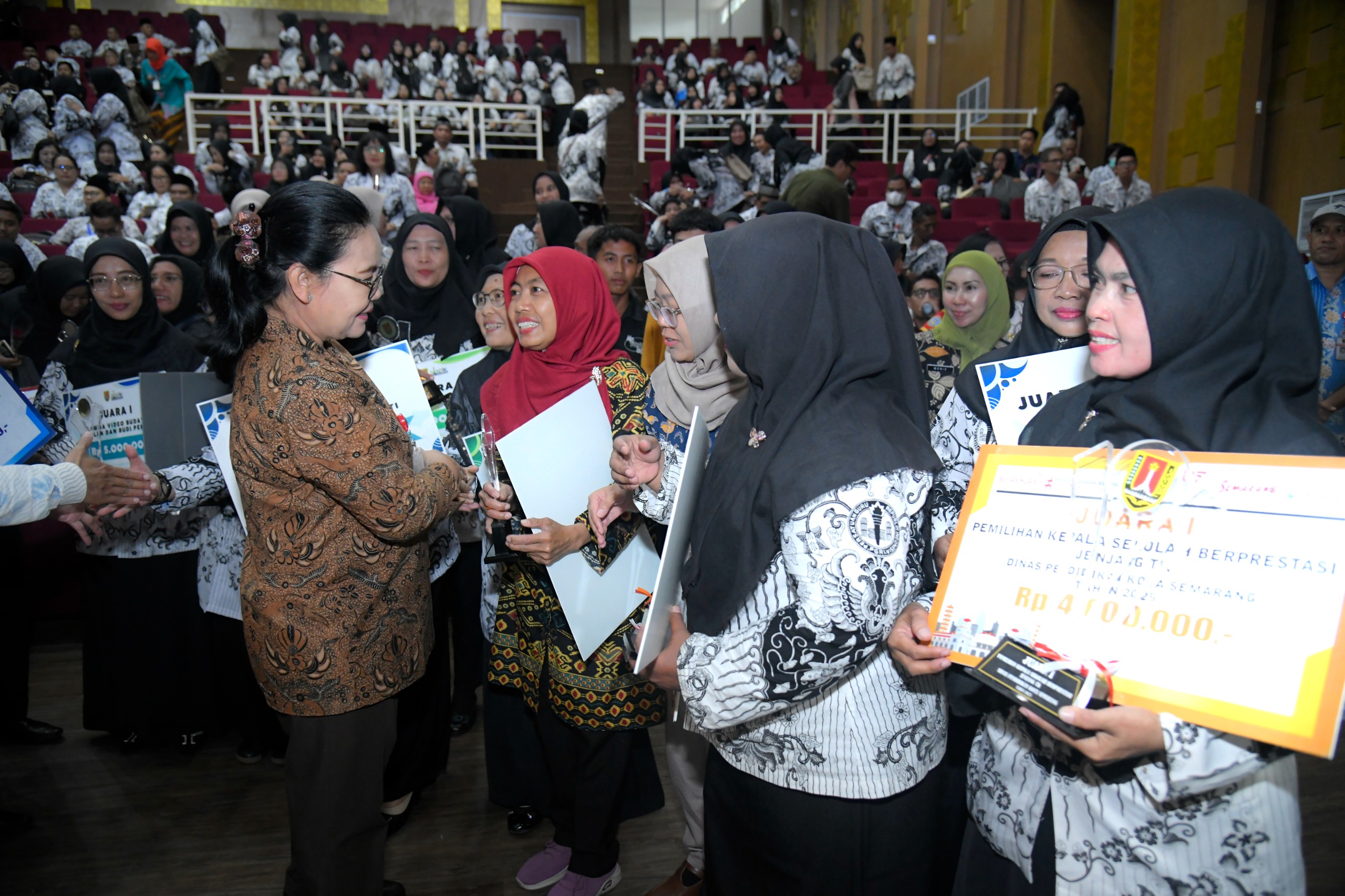 Pemkot Semarang Pastikan Tak Ada Lagi Guru Honorer Mulai 2026