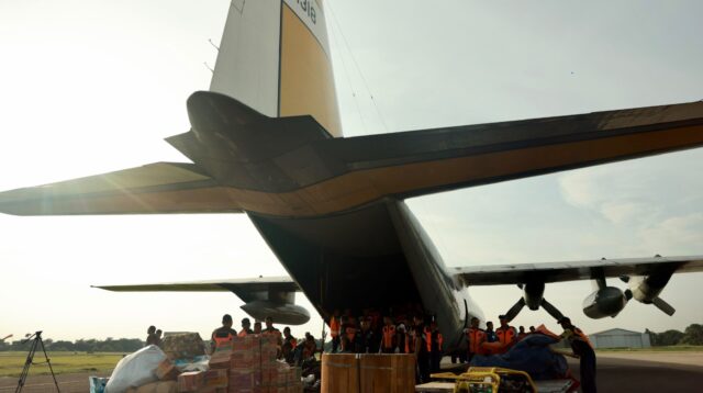A400 dan 3 Hercules Bawa Ratusan Tenda, Perahu Karet, Genset, dan Alat Komunikasi ke Lokasi Bencana Sumatera