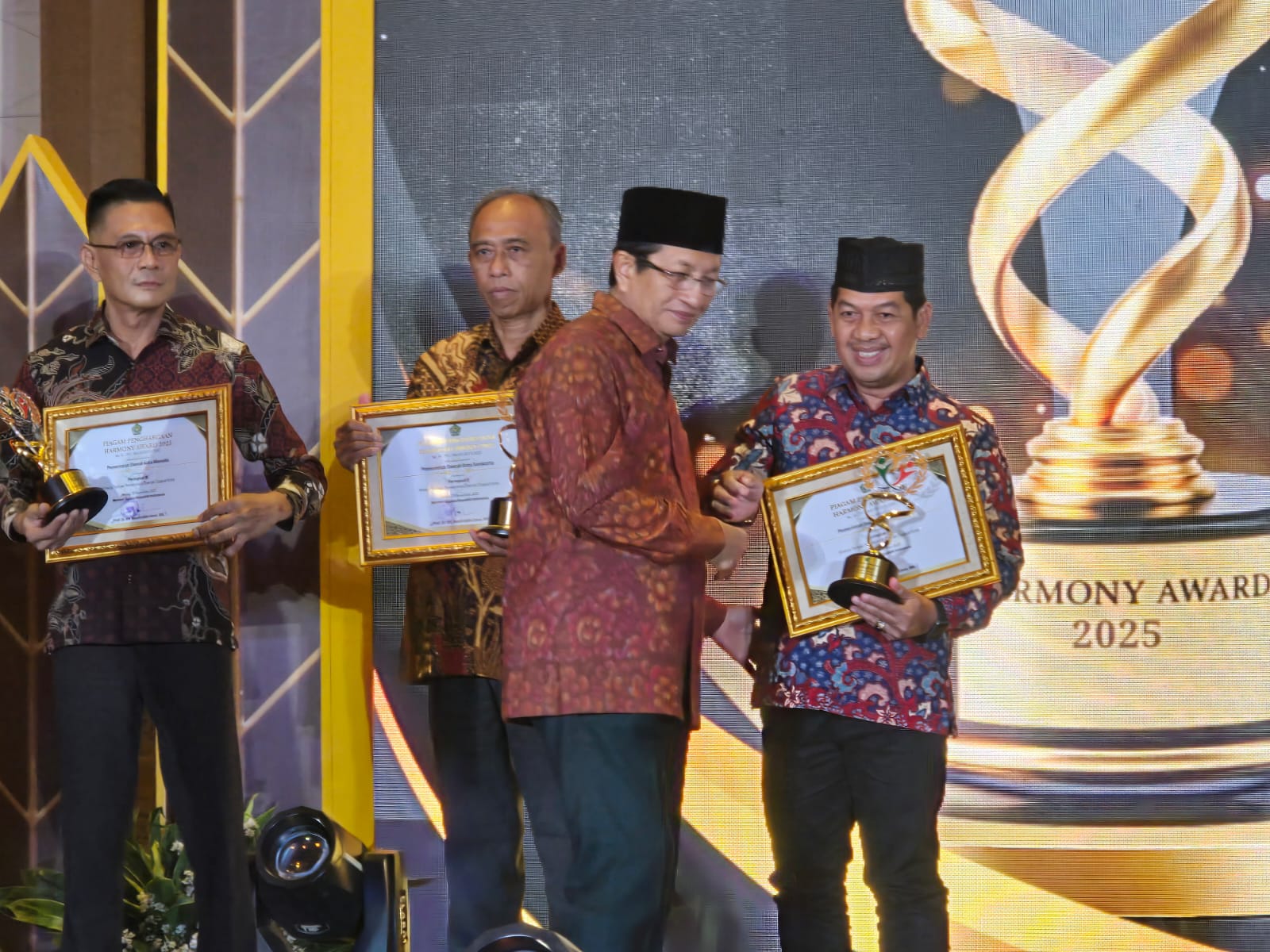 Semarang raih Harmony Award 2025 sebagai kota terbaik pertama se-Indonesia dalam menjaga kerukunan umat beragama.
