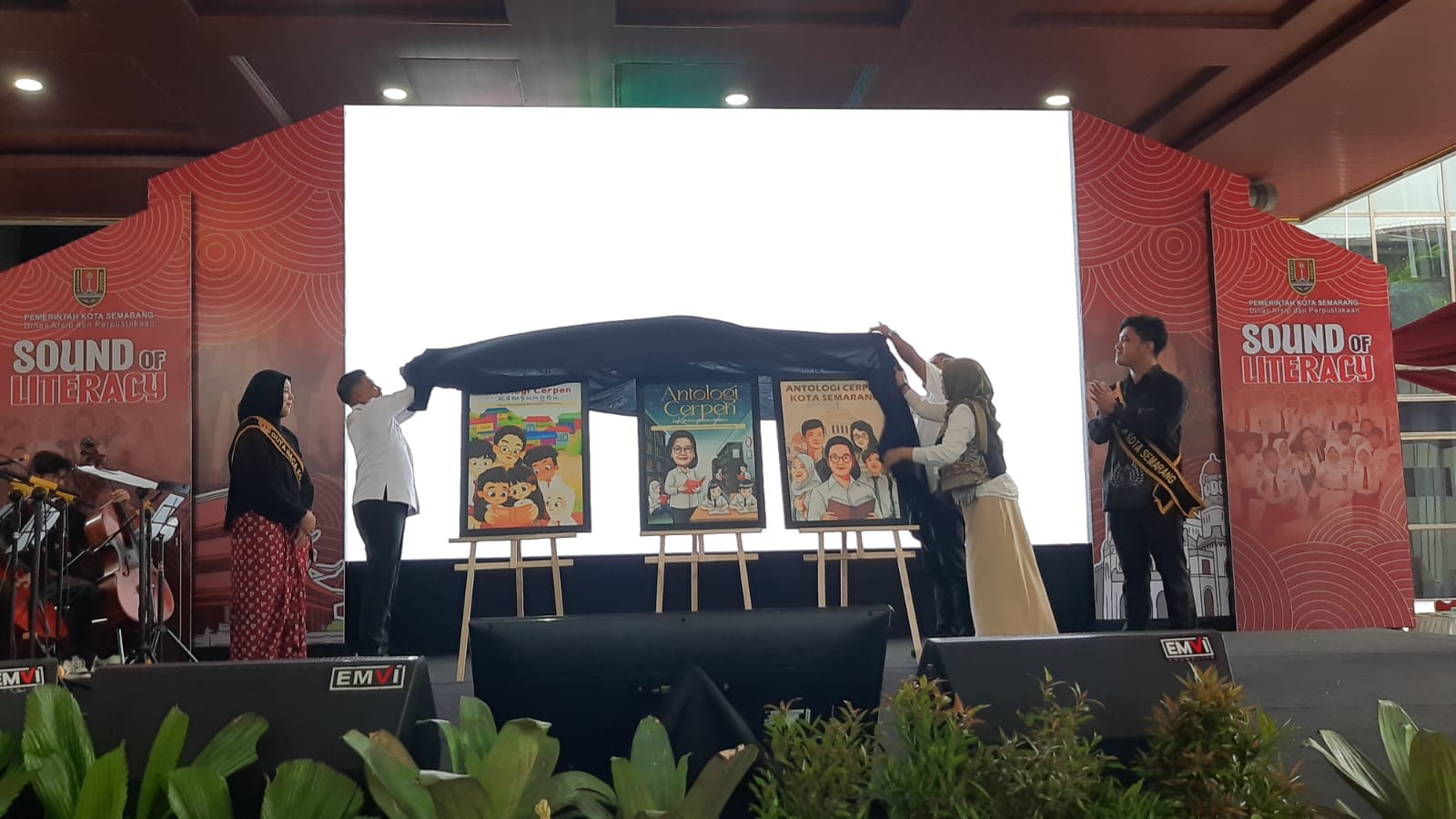 d2775672-9829-49d7-be13-0d77787f7ba4