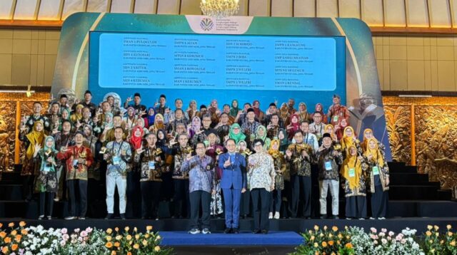 Kota Semarang Raih Penghargaan Adiwiyata Nasional