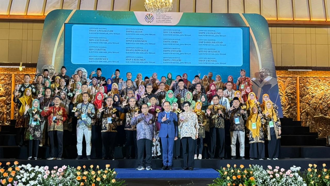 Kota Semarang Raih Penghargaan Adiwiyata Nasional