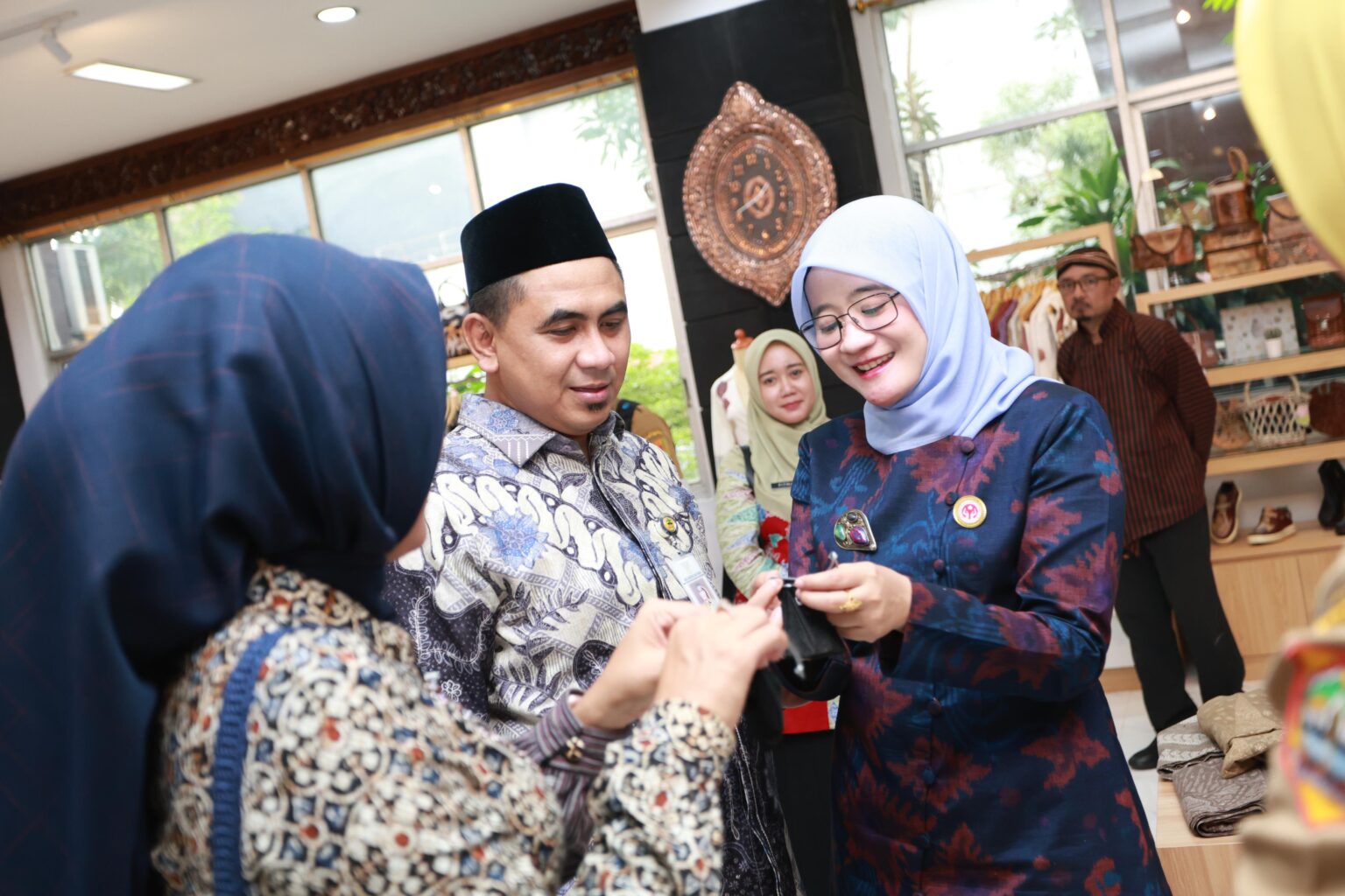 Wajah Baru Galeri Dekranasda Jateng, Tambah Lengkap dan Menarik Wajah Baru Galeri Dekranasda Jateng, Tambah Lengkap dan Menarik