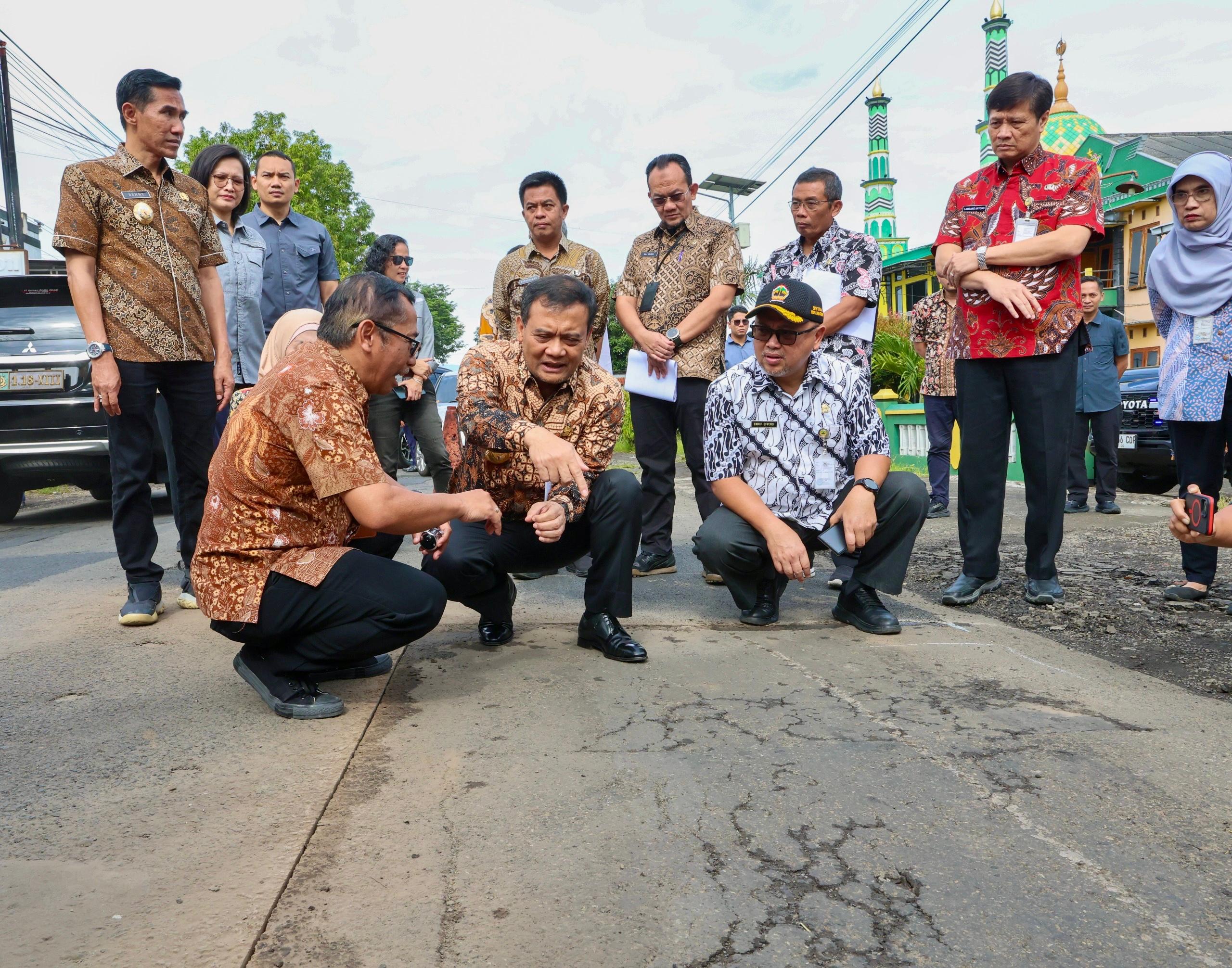 Refleksi Infrastruktur Jateng 2025, Dulu Retak Bergelombang, Kini Jalan Mulus Terbentang