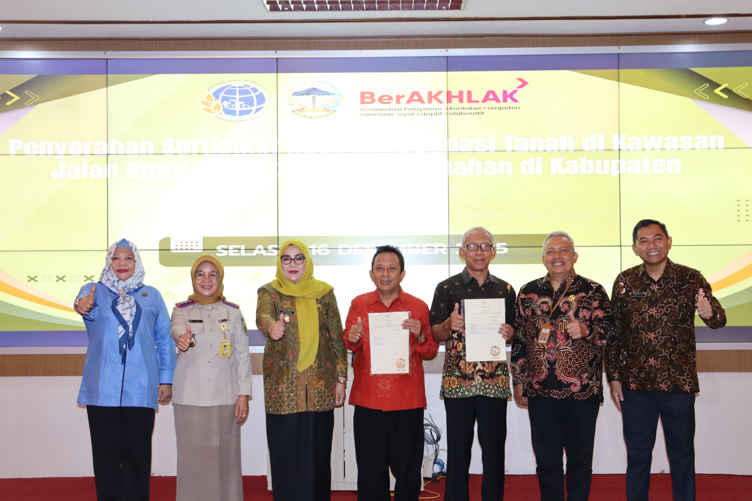 Banyumas Terbitkan 100 Sertifikat Hasil Konsolidasi Tanah Banyumas Terbitkan 100 Sertifikat Hasil Konsolidasi Tanah