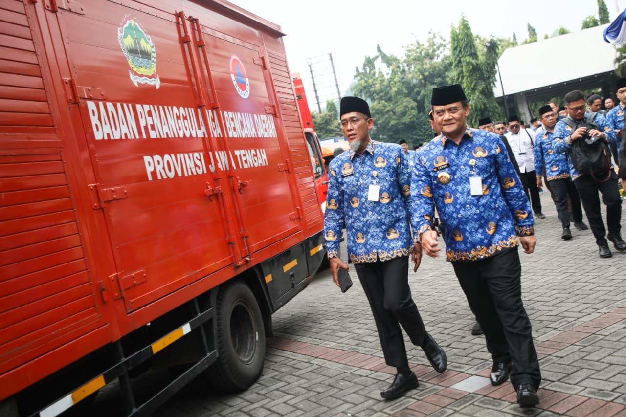 Gubernur Jateng Kirim Bantuan Rp1,3 Miliar untuk Korban Bencana di Sumatera Gubernur Jateng Kirim Bantuan Rp1,3 Miliar untuk Korban Bencana di Sumatera