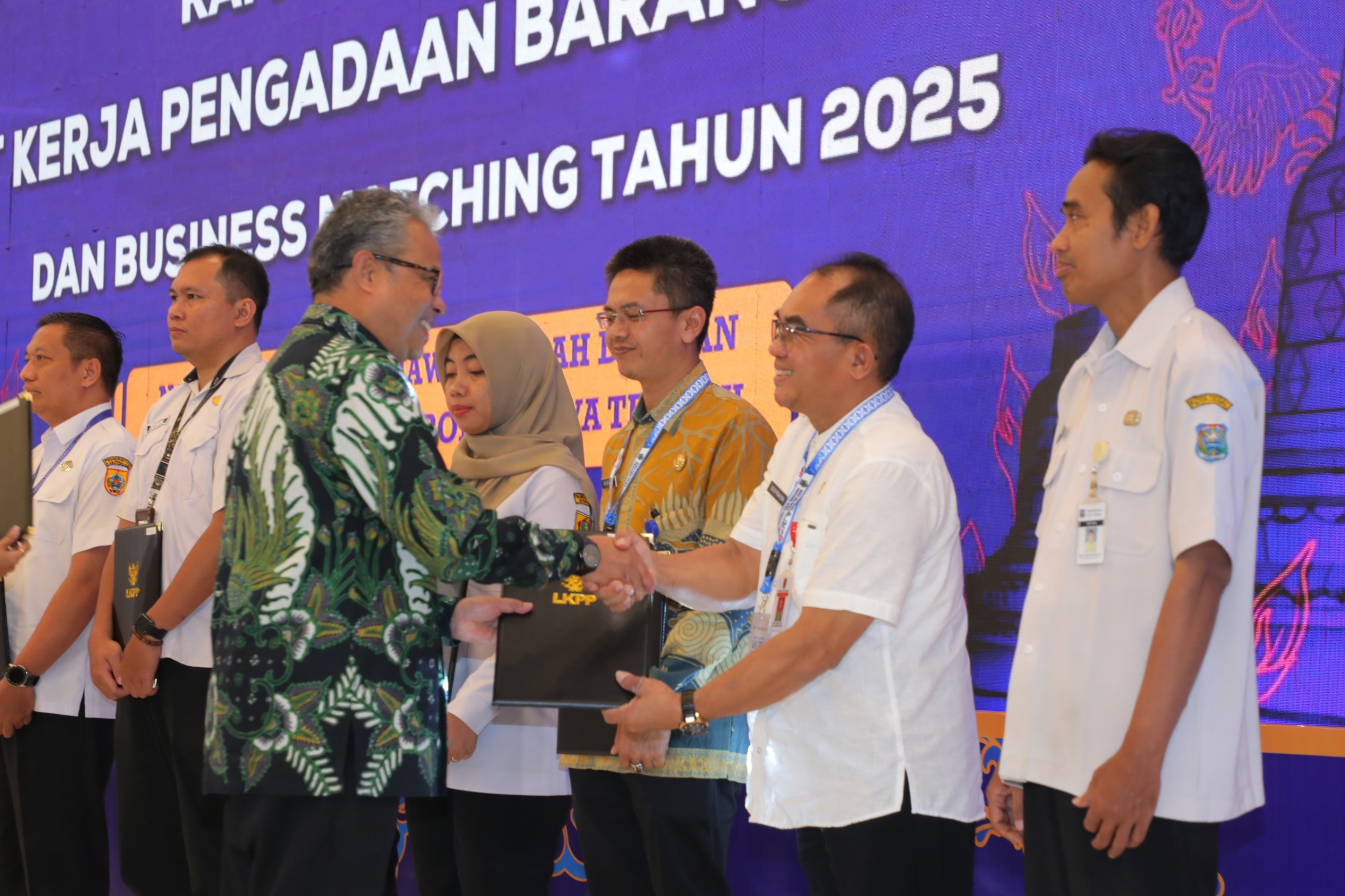 UKPBJ Kota Semarang Raih Penghargaan Nasional Level Proaktif dari LKPP UKPBJ Kota Semarang Raih Penghargaan Nasional Level Proaktif dari LKPP