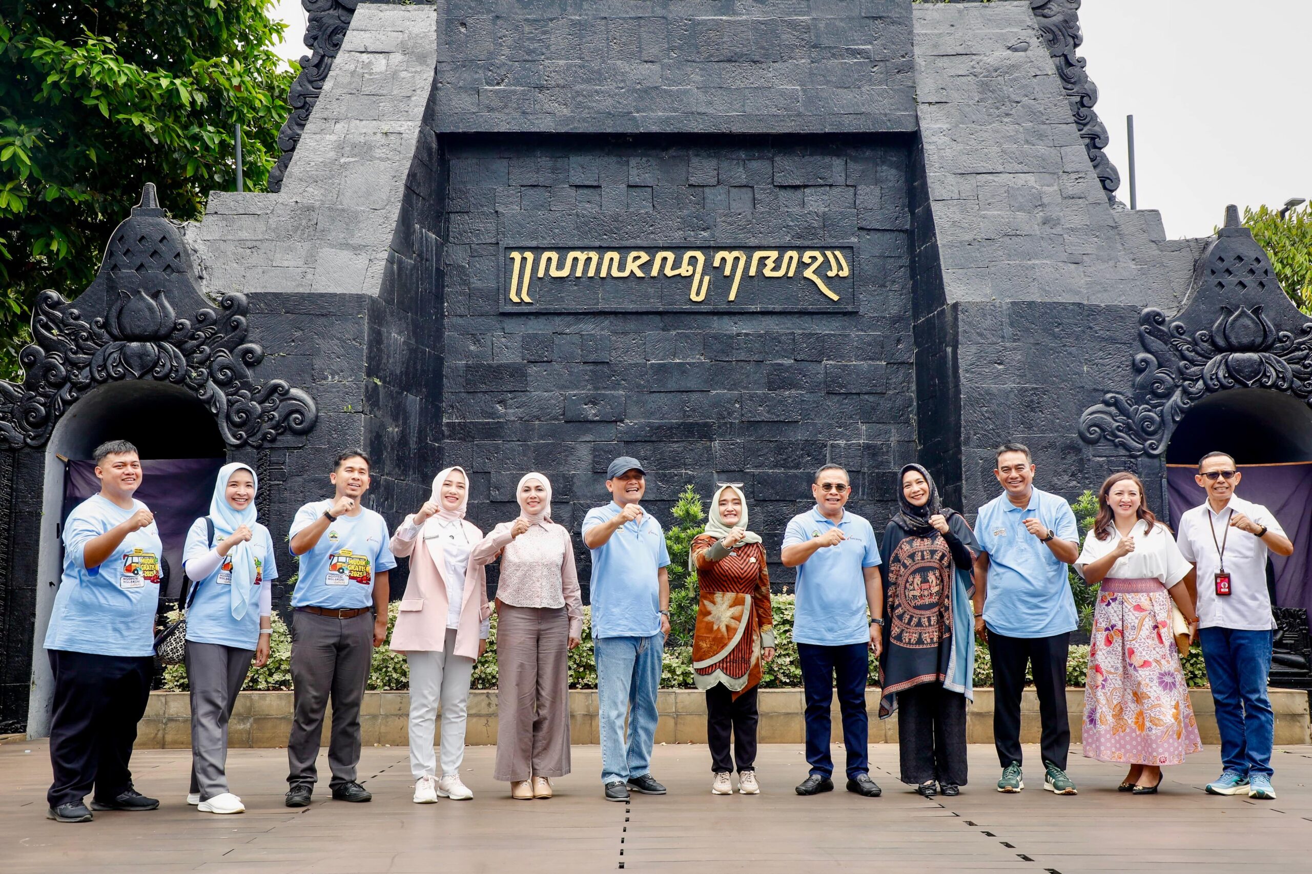 Pagi Ini Gubernur Ahmad Luthfi Ngobrol Bareng Warga Jateng di TMII Pagi Ini Gubernur Ahmad Luthfi Ngobrol Bareng Warga Jateng di TMII