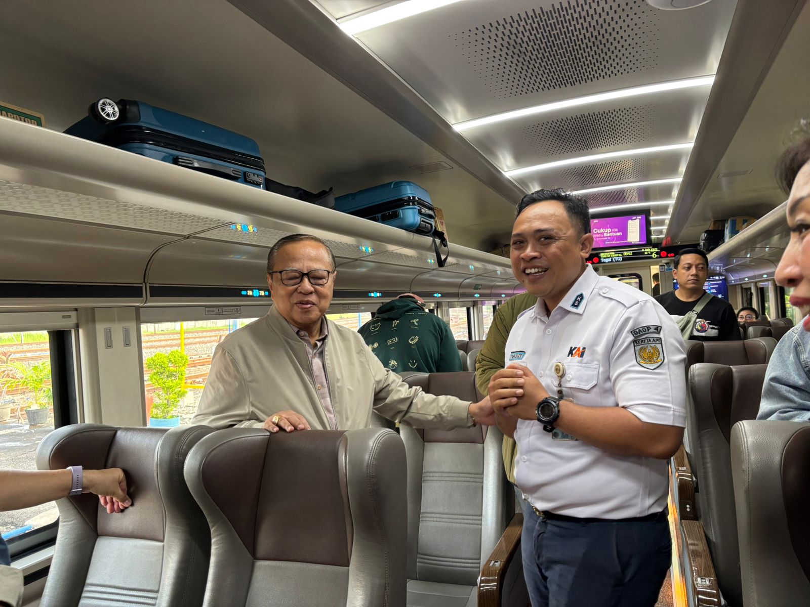 Lakukan Perjalanan Jakarta-Semarang Pulang Pergi Menggunakan KA, Uskup Agung Jakarta Apresiasi Layanan KAI Lakukan Perjalanan Jakarta-Semarang Pulang Pergi Menggunakan KA, Uskup Agung Jakarta Apresiasi Layanan KAI