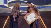 Dua Inovasi Pemprov Jateng Raih Penghargaan Outstanding Public Service Innovations dari Kemen PAN-RB Dua Inovasi Pemprov Jateng Raih Penghargaan Outstanding Public Service Innovations dari Kemen PAN-RB