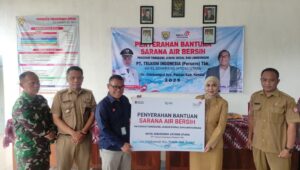 Bupati Kendal Serahkan Bantuan CSR Telkom untuk Pembangunan Bak Air Bersih di Desa Sidokumpul