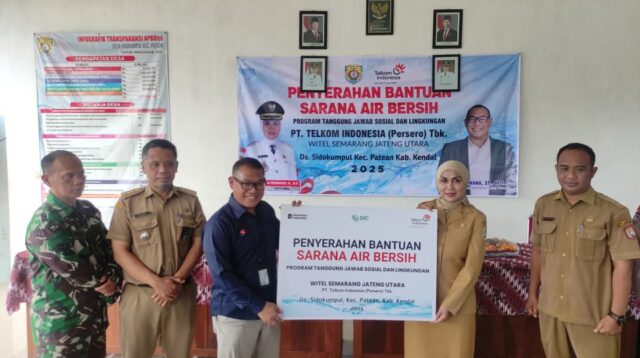 Bupati Kendal Serahkan Bantuan CSR Telkom untuk Pembangunan Bak Air Bersih di Desa Sidokumpul