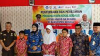 Bupati Kendal Resmikan Penggunaan Batik Berdikari untuk Murid SD Negeri Bupati Kendal Resmikan Penggunaan Batik Berdikari untuk Murid SD Negeri