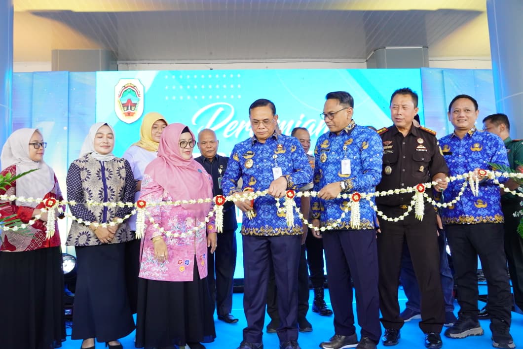 Miliki Wajah Baru, GOR Pesantenan Hari Ini Diresmikan Bupati Miliki Wajah Baru, GOR Pesantenan Hari Ini Diresmikan Bupati