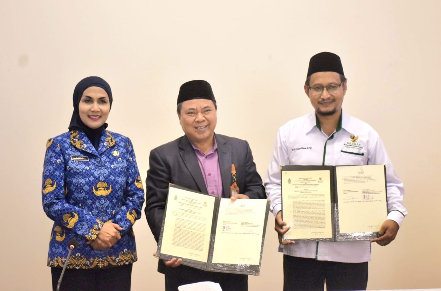 Wujudkan Program Kendal Cerdas, Bupati Kendal Kembali Berikan Bantuan Beasiswa