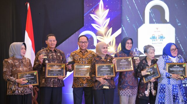 Kota Semarang Raih Penghargaan Badan Publik Kabupaten/Kota Provinsi Jawa Tengah Terbaik Kategori Informatif