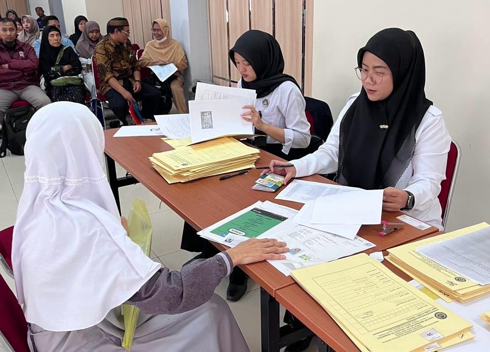 Imigrasi Semarang Gelar Eazy Passport di Kemenag, 83 Calon Jamaah Haji Terlayani Imigrasi Semarang Gelar Eazy Passport di Kemenag, 83 Calon Jamaah Haji Terlayani