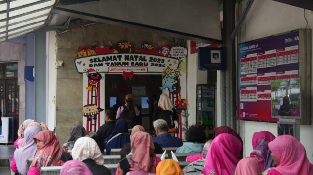 Nuansa Natal Sambut Pelanggan KA, Volume Penumpang KA di Semarang Capai 200 Ribuan Orang pada Masa Nataru